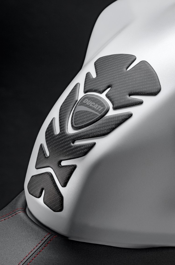 Supersport 950 Carbon Tank Protection - Image 3
